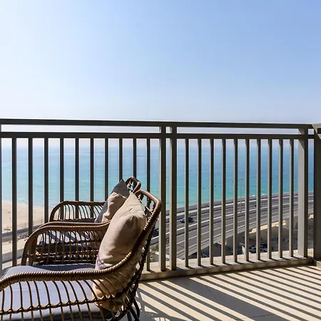 Waves Holiday Home - Jaw-Dropping Sea View From This Comfy Retreat Dubai Esterno foto